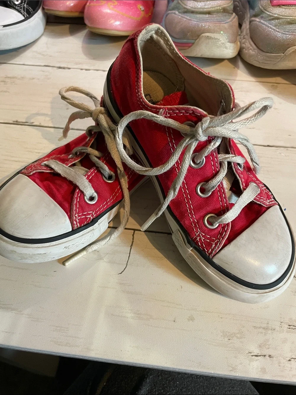 Converse Kids Low-Top Sneakers in Red and White